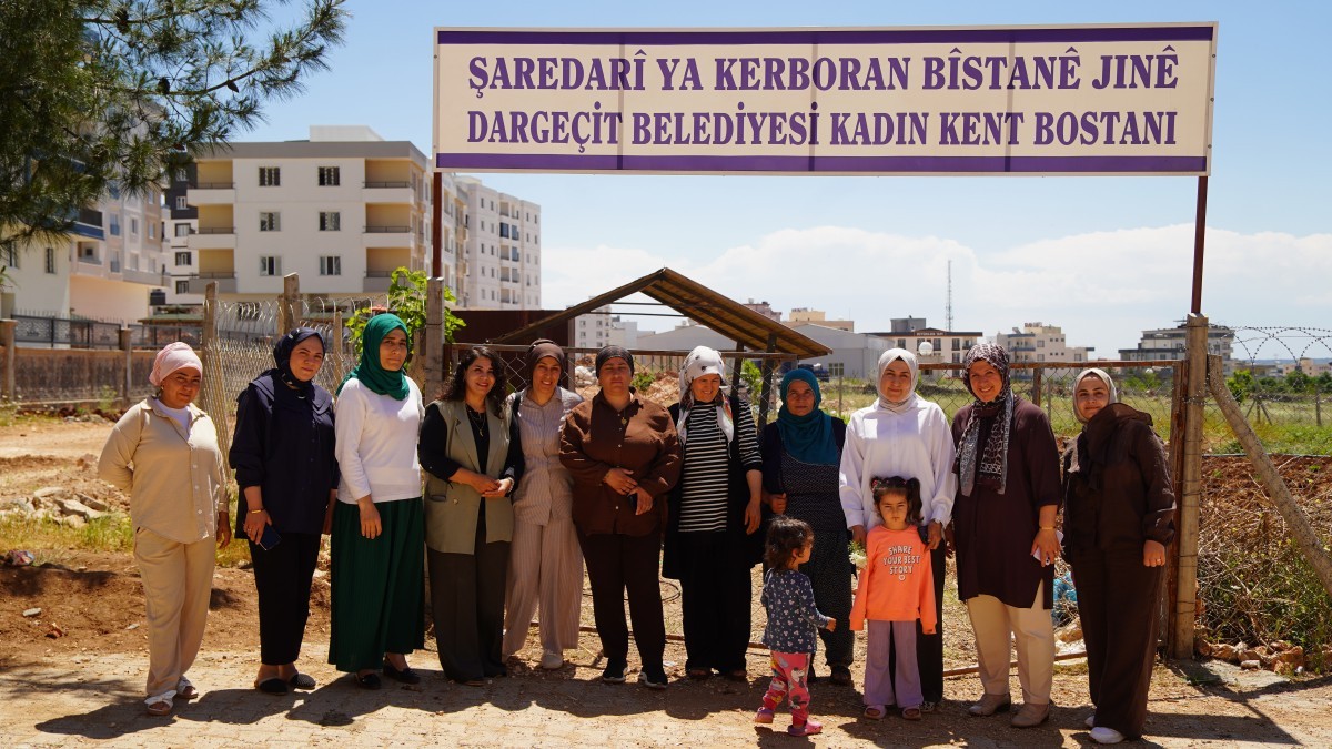 Mazıdağı ve Dargeçit belediyelerinden kolektif üretim hamlesi: Kadınlar toprakla buluştu