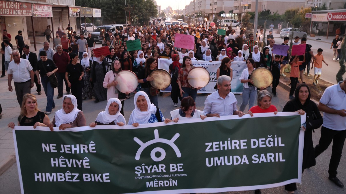 Nusaybin’de uyuşturucuya karşı meşaleli yürüyüş: Gençlik uyuşturucuya teslim olmayacak