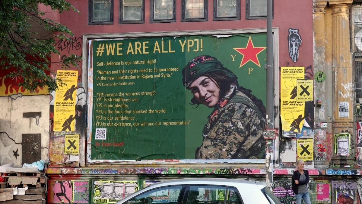 Hamburg polisinden YPJ afişine sansür: Bu müdahale haklı gösterilemez