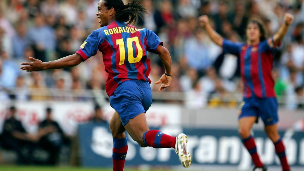 Efsane Futbolcu Ronaldinho 46 Yaşında Sahalara Geri Dönüyor
