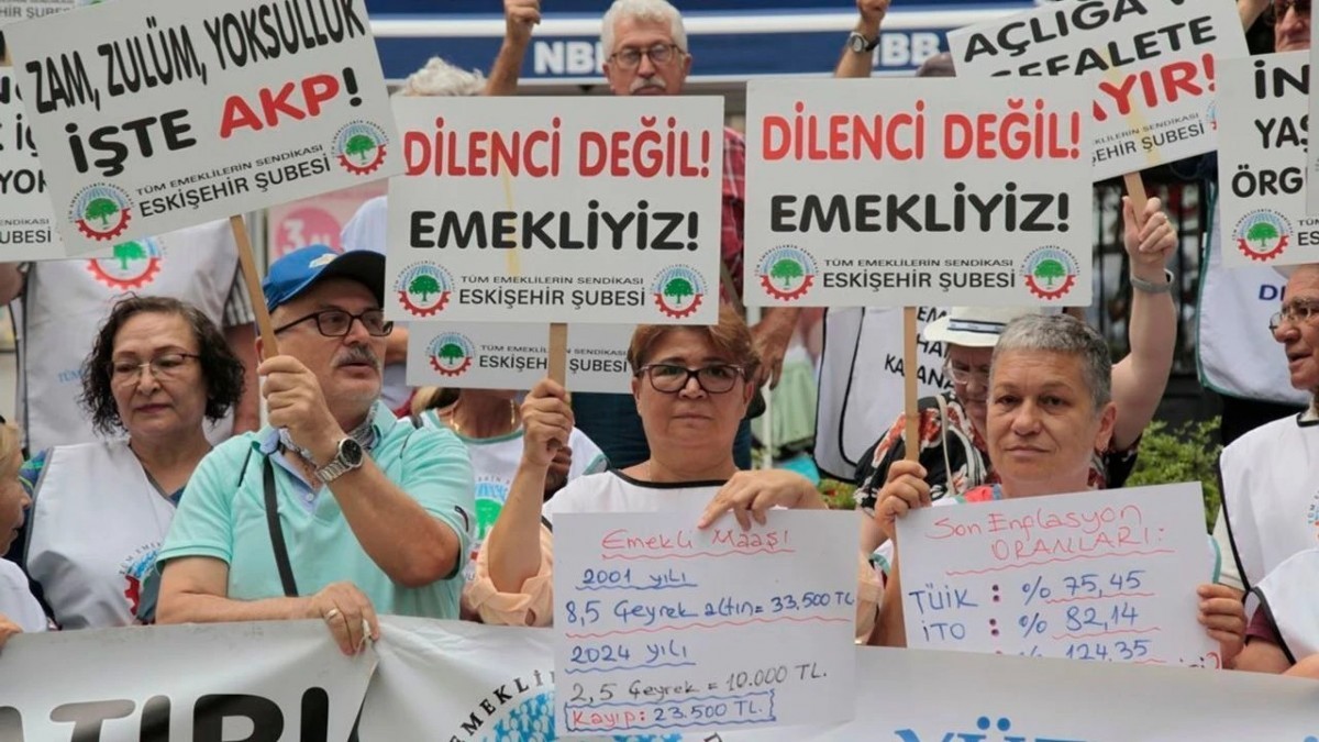 Emekliler derin yoksulluk kıskacında: Mersin sokakları emekli işportacılarla dolu