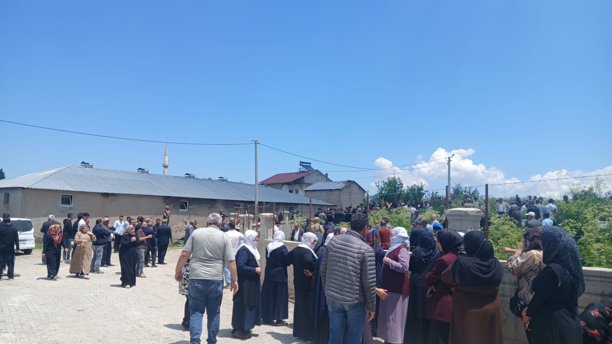 Bursa’da katledilen Müjde Güngör Muş’ta son yolculuğuna uğurlandı