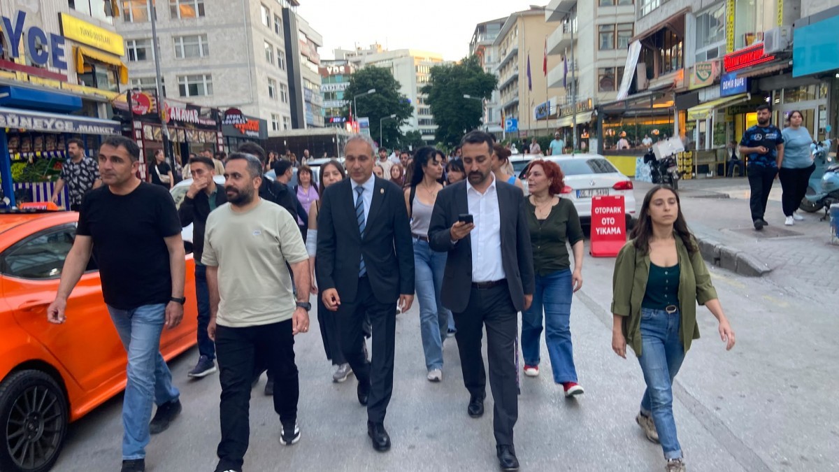 DEM Parti’den haklarını arayan özel sektör öğretmenlerine destek