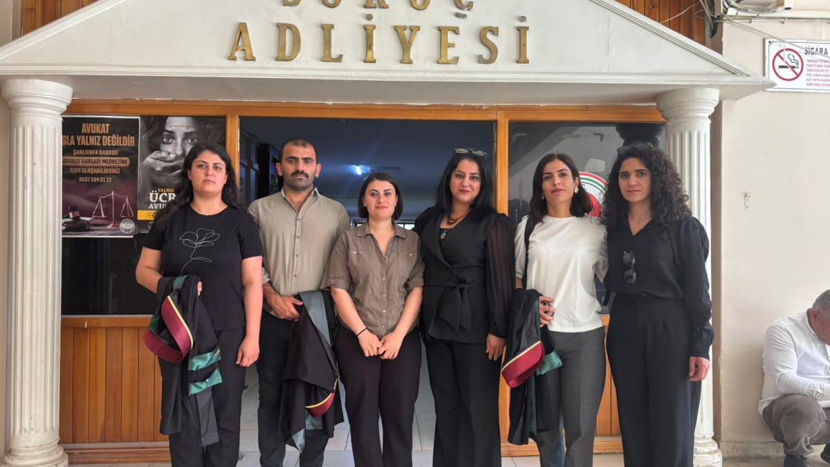 Gazeteci Ceylan Şahinli ve siyasetçilerin yargılandığı dava ertelendi