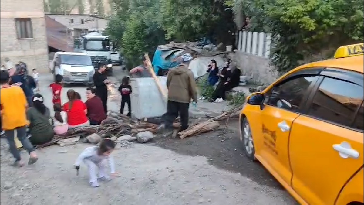 Hakkari’de Kayyım Yönetimine Yol Tepkisi: Yurttaşlar Barikat Kurdu
