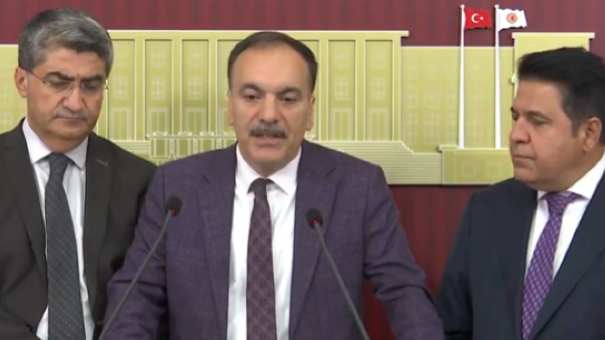 Yeni Yol Grubu’ndan ‘Çerçeve Yasa’ Çağrısı: Barış İçin Gerekirse Yaz Boyunca Çalışırız