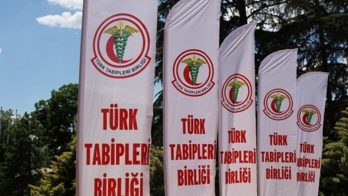 TTB Yönetiminde Bir İlk: Başkanlık Divanı Kadın Hekimlere Emanet