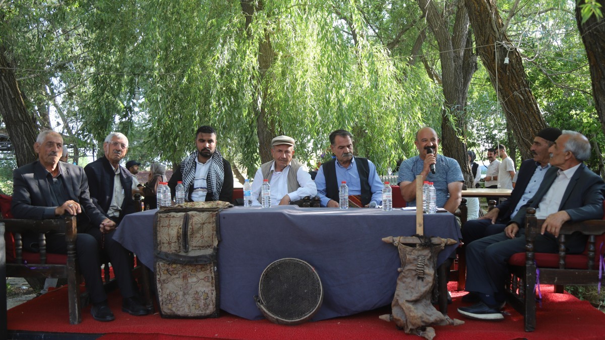 Karlıova Kültür ve Doğa Festivali dengbej dinletisiyle başladı