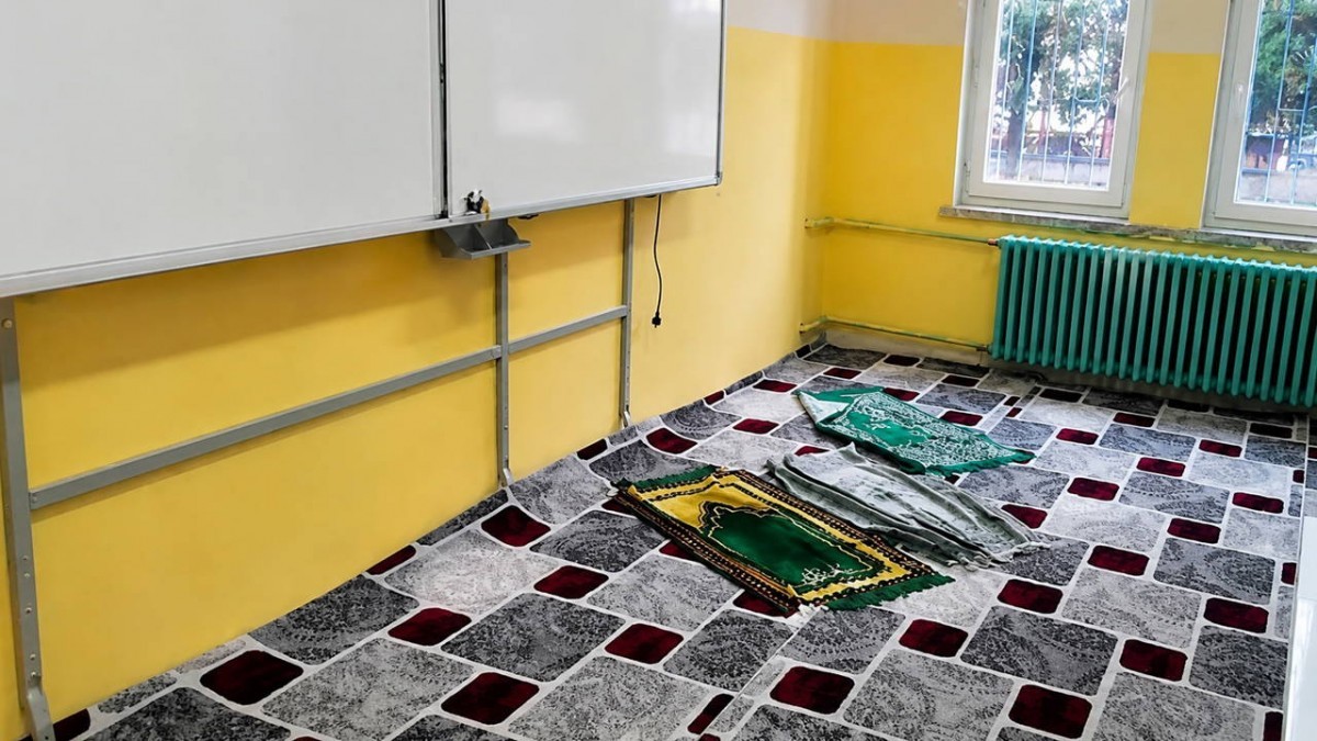 İstanbul’daki tüm okullara mescit zorunluluğu: Valilikten tartışmalı talimat
