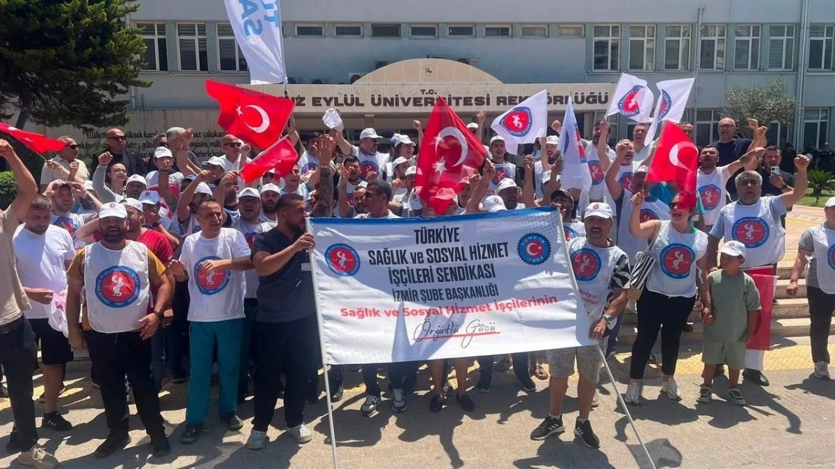 Dokuz Eylül Üniversitesi’nde sağlık emekçileri hakları için ayakta: Mobbinge ve usulsüzlüğe son