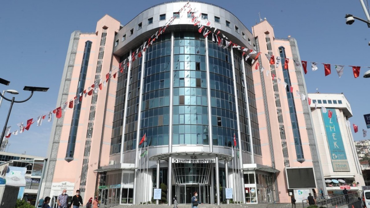 İzmit Belediye Başkanı Fatma Kaplan Hürriyet ve 19 kişi tutuklandı