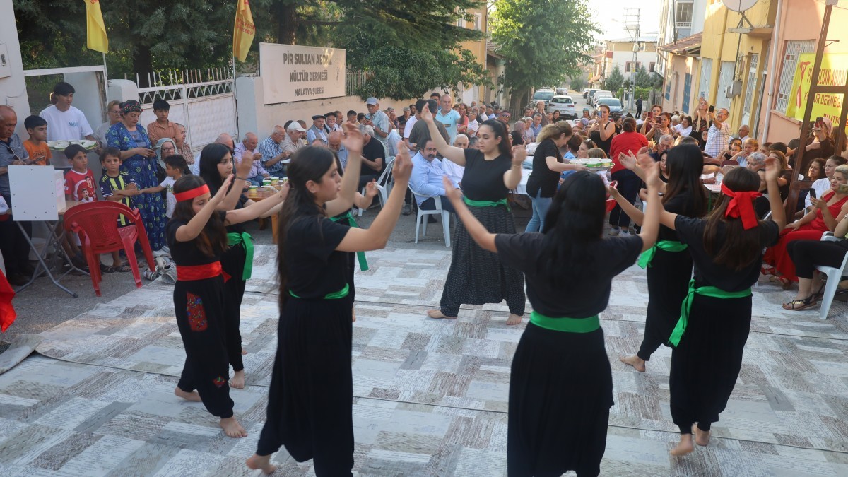 Malatya’da Aşure Lokması Pay Edildi: Zalimin Karşısında Dimdik Durma Mirası