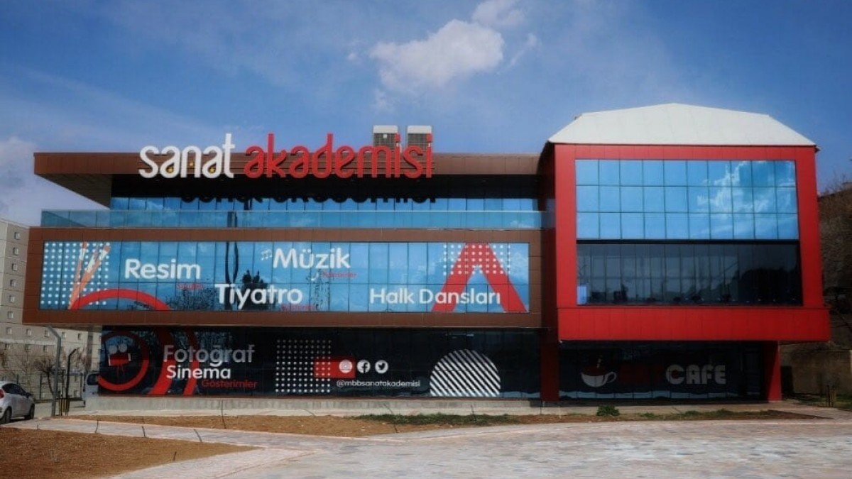 Mardin’de Kayyım Yönetimi Tek Sanat Akademisini Valiliğe Devrediyor