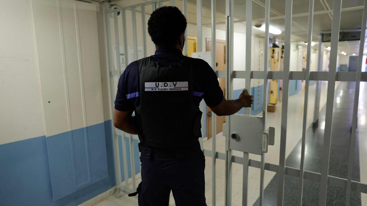 Fransa Cezaevlerinde Doluluk Rekoru: Binlerce Tutuklu Yerde Yatıyor