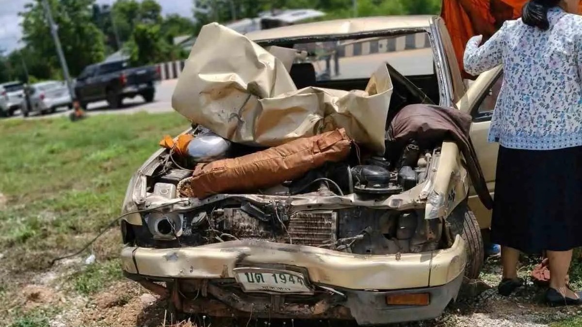 Tayland’da çocuk sürücü keşişlerin arasına daldı: 8 ölü
