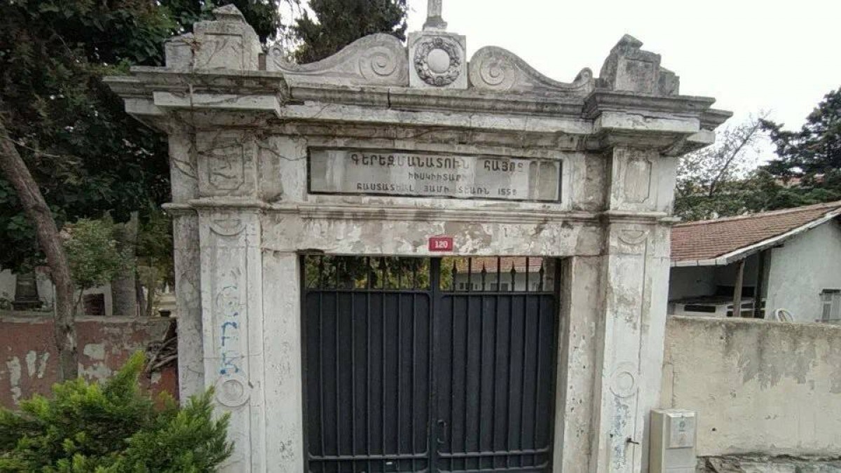 İstanbul’da Ermeni Mezarlığına Saldırı: Mezar Taşları Tahrip Edildi