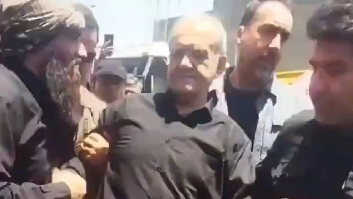 İran’da siyasi kriz tırmanıyor: Cumhurbaşkanı Pezeşkiyan’a cenaze töreninde saldırı
