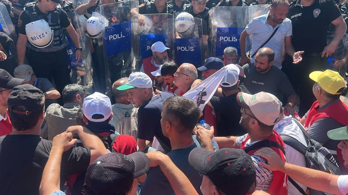Ankara Yürüyüşündeki Enerji İşçilerine Polis Müdahalesi: Sendika Yöneticileri Gözaltında