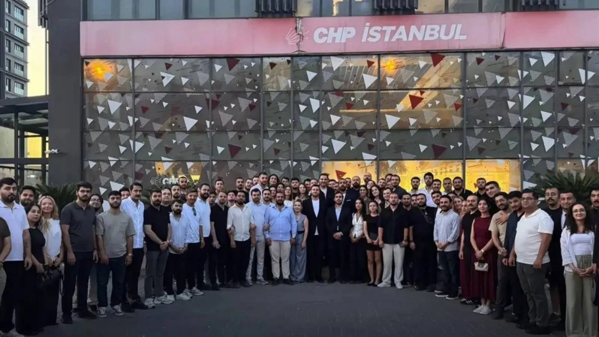 CHP İstanbul Örgütünde Büyük Kopuş: Gençlik Kolları İstifa Ederek Yeni Parti’ye Katıldı