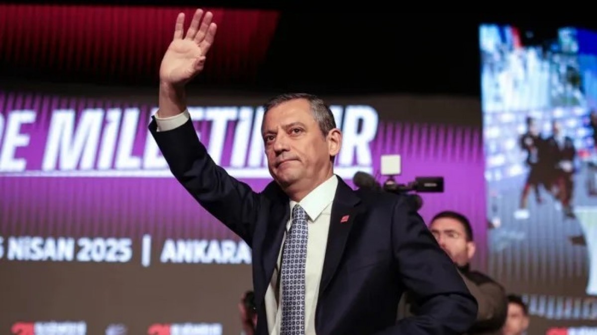 Özgür Özel Yeni Parti Genel Başkanı seçildi: 91 milletvekili istifa etti