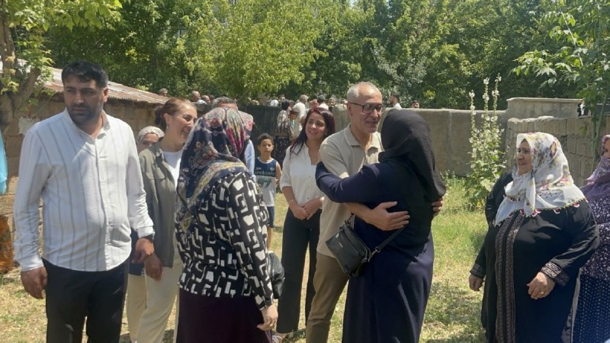 31 yıl sonra tahliye olan Turan Uysal Muş’ta karşılandı: Onurlu bir barışı inşa etmeliyiz