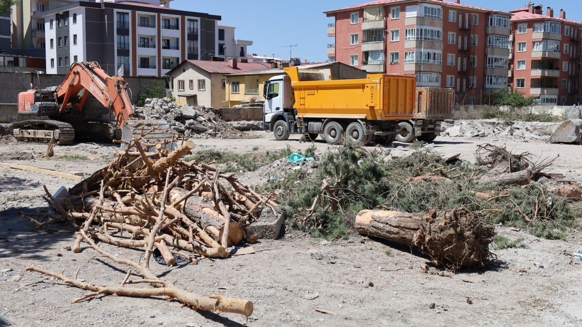 Van’da Yeşil Alana Yapılan Askeri Lojman İnşaatı Mühürlendi
