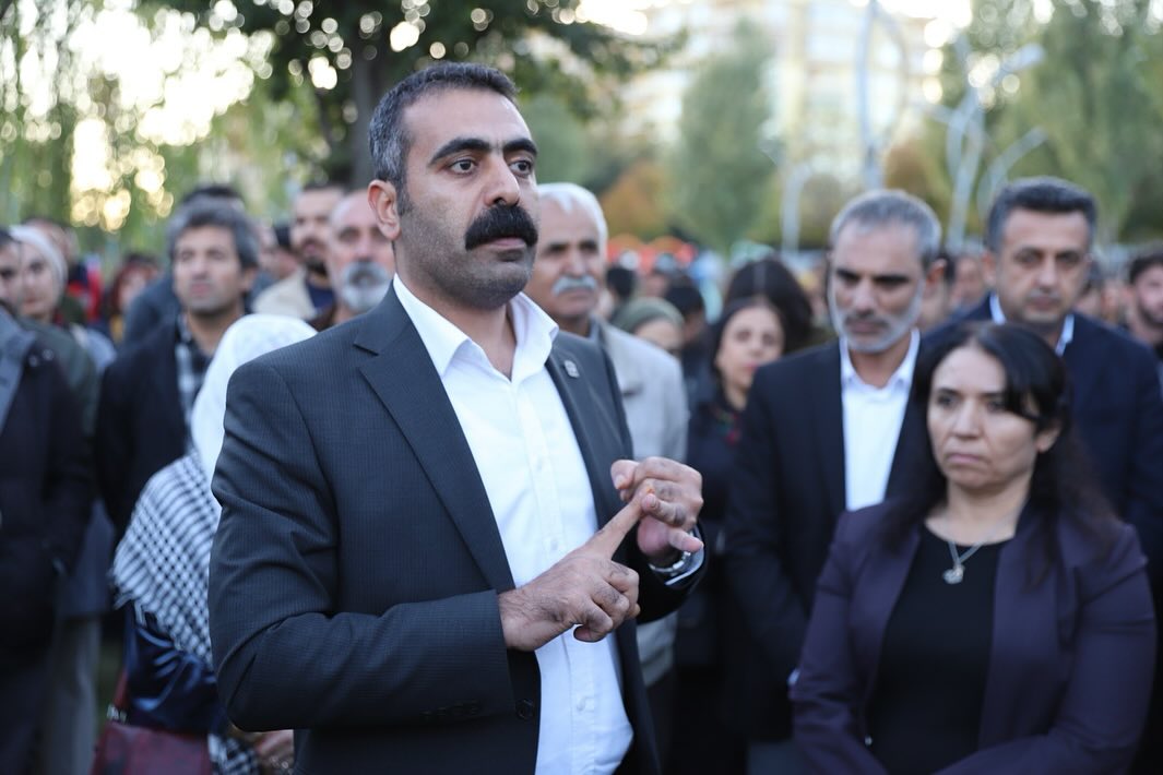 Diyarbakır Büyükşehir Belediye Eşbaşkanı istifa etti