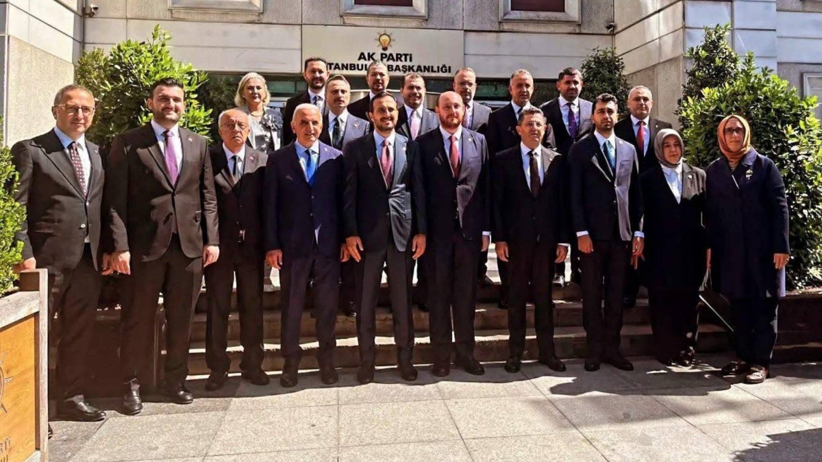 İstanbul’da CHP’li üç belediye başkanı AKP’ye geçti