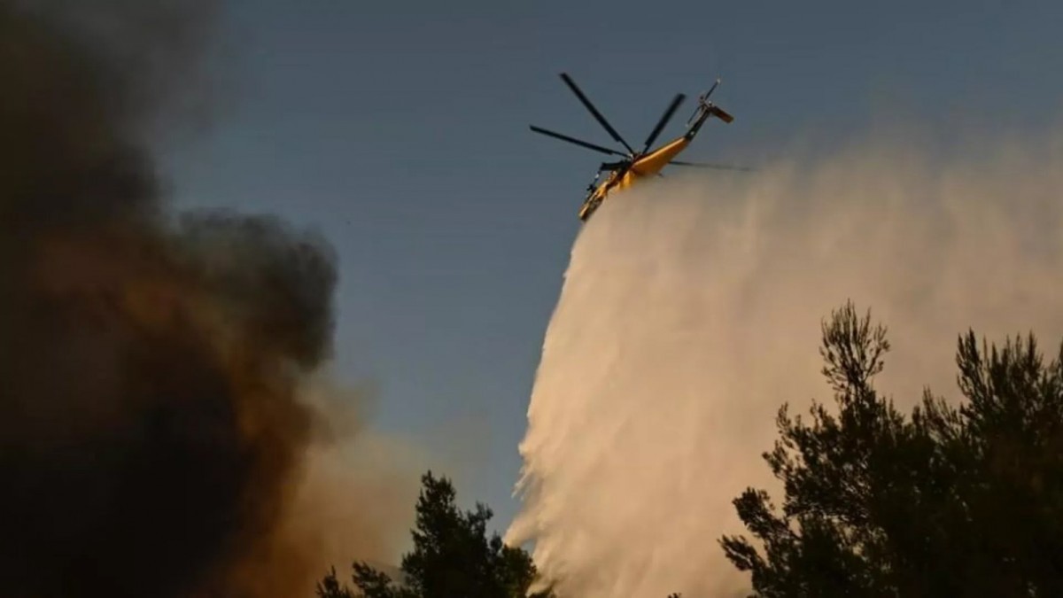 Yunanistan’da yangın söndürme helikopterleri havada çarpıştı