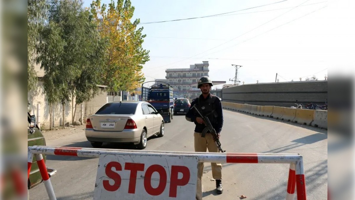 Pakistan’da karakola intihar saldırısı: En az 14 kişi yaşamını yitirdi
