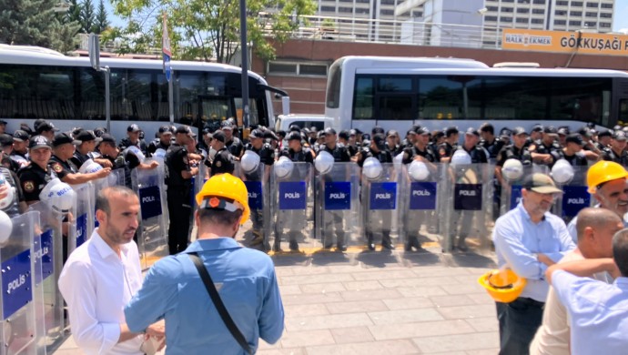 Ankara’da haklarını arayan madencilere polis ablukası