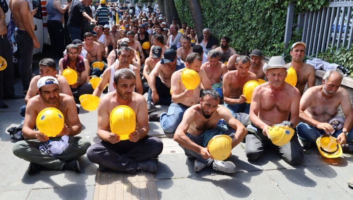 Maden işçileri Bakanlık önünde: Haklarımızı alana kadar buradayız