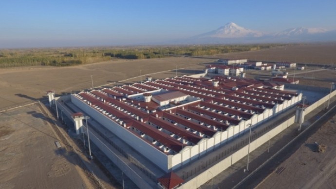 Antalya S Tipi Cezaevi’nde işkence iddiası: Ayakta sayımı reddeden mahpuslar darp edildi