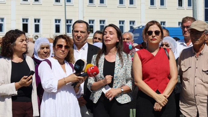 Hatimoğulları’ndan cezaevi önünde çağrı: AİHM kararları derhal uygulanmalı