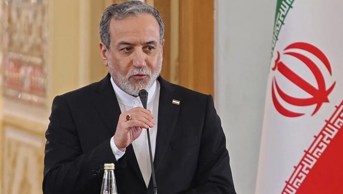 Arakçi: ABD, İran karşısında geri adım atarak müzakere talep etti