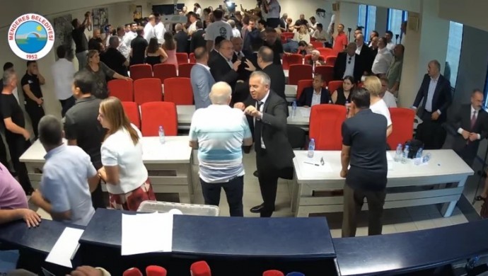 Menderes Belediyesi’nde yönetim değişti: Başkanvekilliği seçimini AKP’nin adayı kazandı