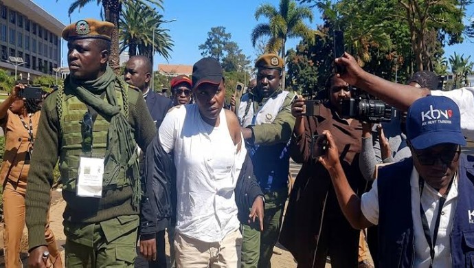 Zambiya’da seçim gerginliği: Muhalefet liderinin evine baskın, 11 gözaltı