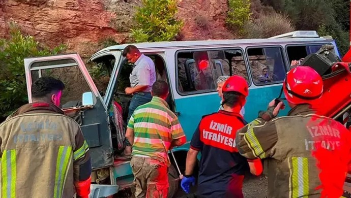 İzmir’de Tarım İşçilerini Taşıyan Minibüs Kaza Yaptı: 1 İşçi Yaşamını Yitirdi