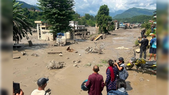 Nepal ve Tibet sınırında sel felaketi: 95 kişi yaşamını yitirdi, yüzlerce kayıp var