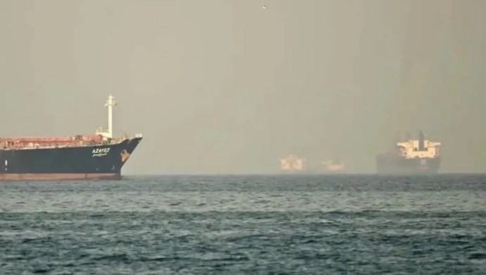 Hürmüz Boğazı’nda tankere mühimmat isabet etti