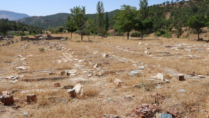Besta’da 9 Yıl Sonra Mezar Ziyareti: ‘Mezarlara Saygı Gösterilsin’