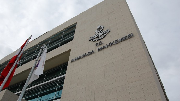 Anayasa Mahkemesi’nden Yoksulluk Nafakasında Dönüm Noktası: ‘Süresizlik’ İptal Edildi