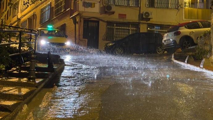 İstanbul’da Sağanak Yağış Etkili Oldu: Yurttaşlar Güçlük Yaşadı