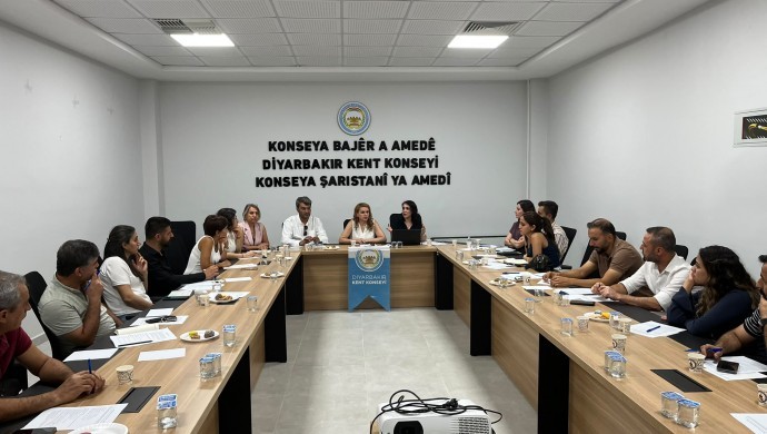 Diyarbakır’da Çok Dilli Kent Yaşamı Vurgusu: Yerel Yönetimlerde Hizmet Kalitesi Tartışıldı