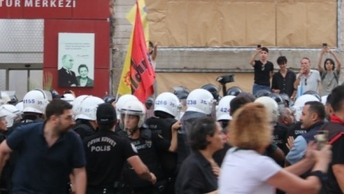 Kaos GL Yöneticileri ve Gazeteci Tuğba Tekerek Tutuklandı: ‘Genel Ahlak’ İddiasıyla Hak İhlali