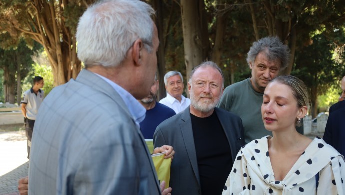 Selçuk Mızraklı, Sırrı Süreyya Önder’in kabrini ziyaret etti: ‘Bugünleri görmeyi en çok O hak etti’
