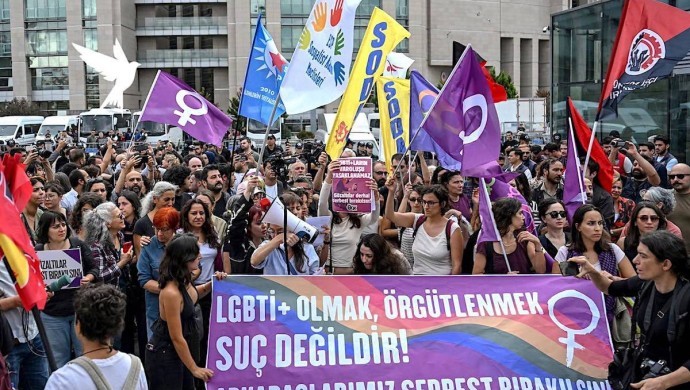 LGBTİ+ Hak Savunucularına Yönelik Gözaltılar: 106 Kişi Savcılığa Çıkarılacak