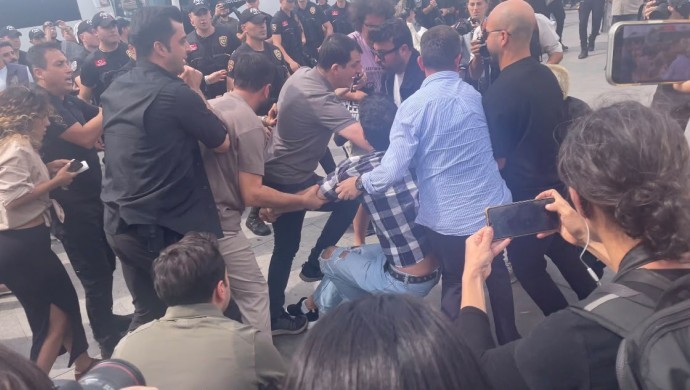 LGBTİ+ Soruşturmasına Tepkiye Polis Saldırısı: Gazeteciler Dahil Çok Sayıda Gözaltı