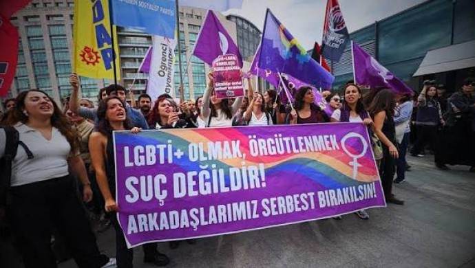 İstanbul’da LGBTİ+ Soruşturmasına Karşı Eylemde Gözaltına Alınan 106 Kişi Serbest Bırakılıyor
