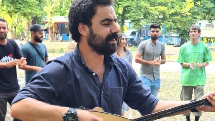 Almanya, Kürt Sanatçı Neşwan Herkî’yi Siyasi Faaliyet Gerekçesiyle Sınır Dışı Etti